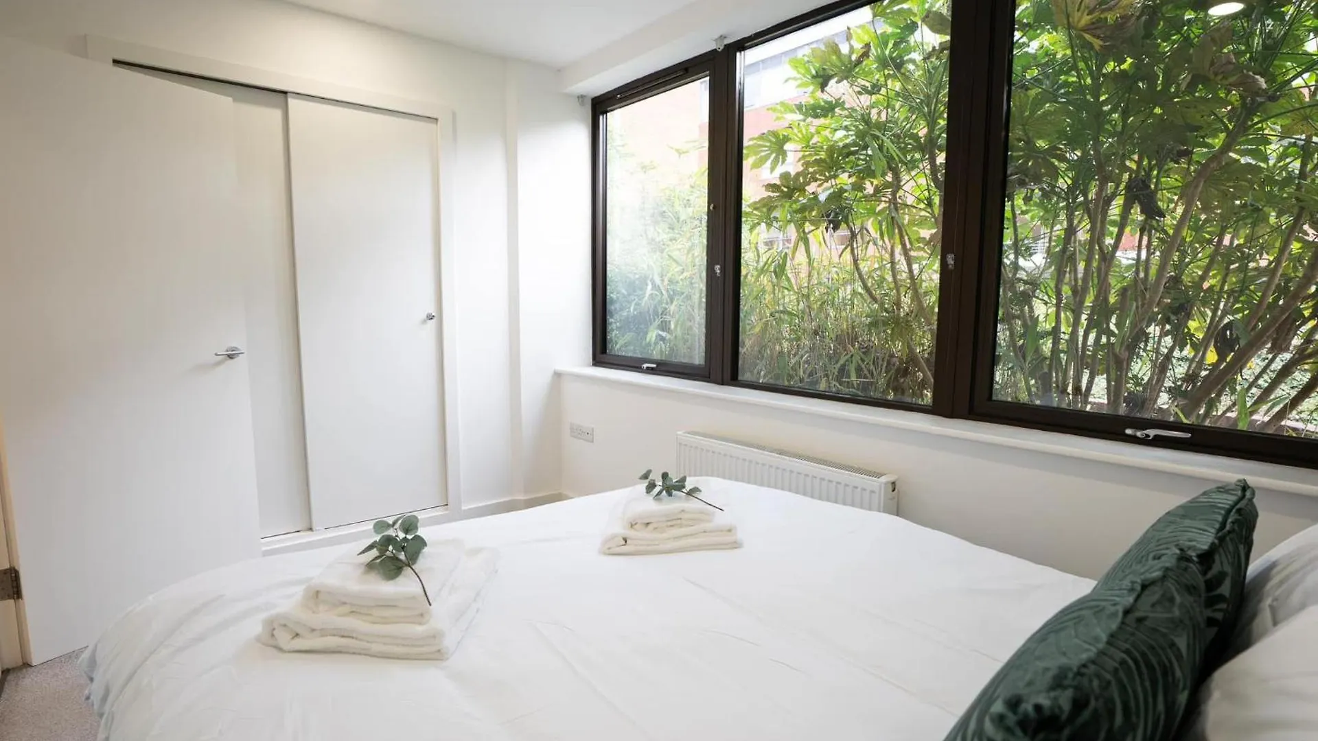 Modern City Centre Apartment Exeter