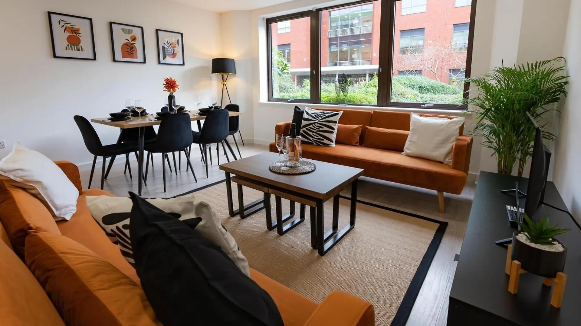 Modern City Centre Apartment Exeter